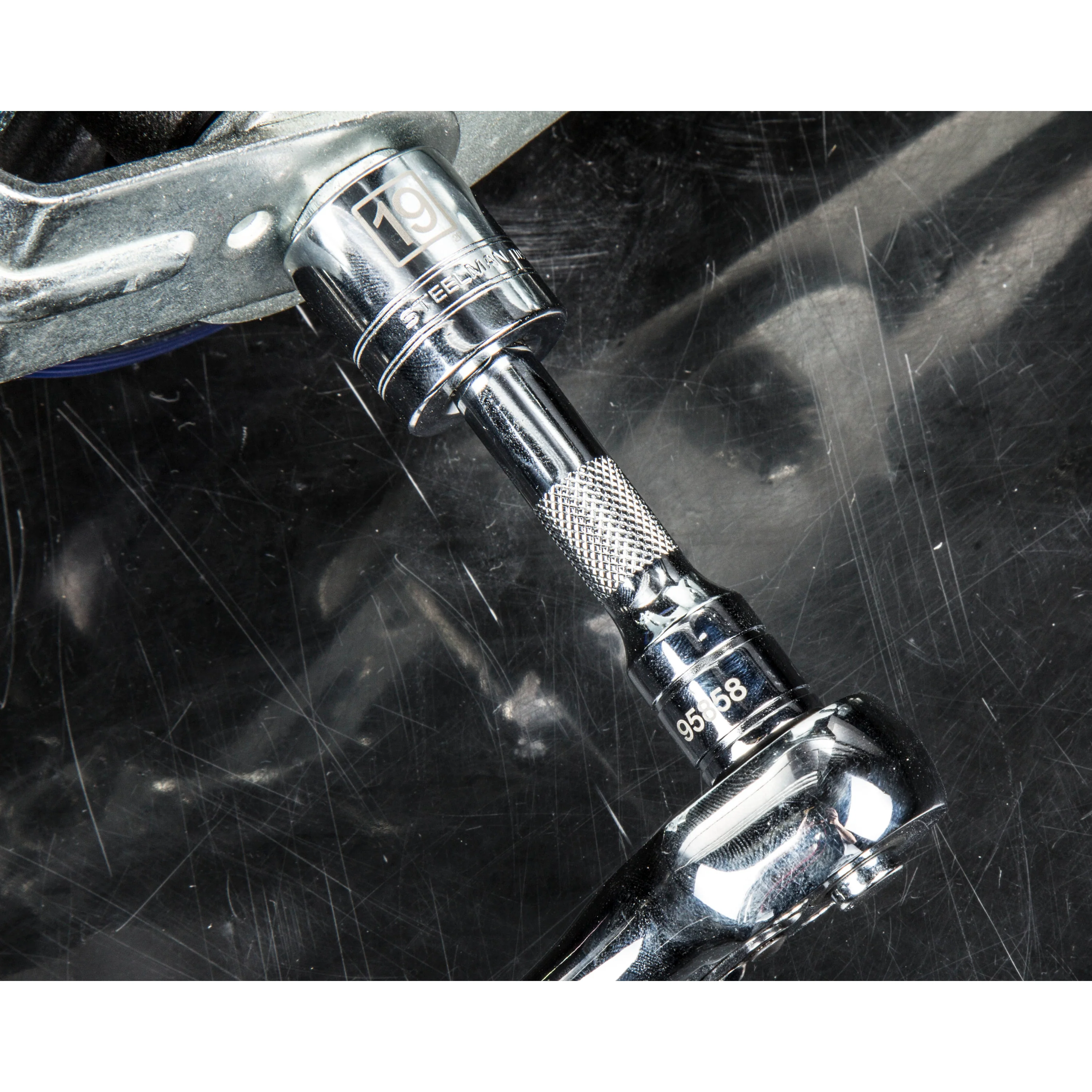 3/8-Inch Drive x 3-Inch Wobble Socket Extension - Image 7
