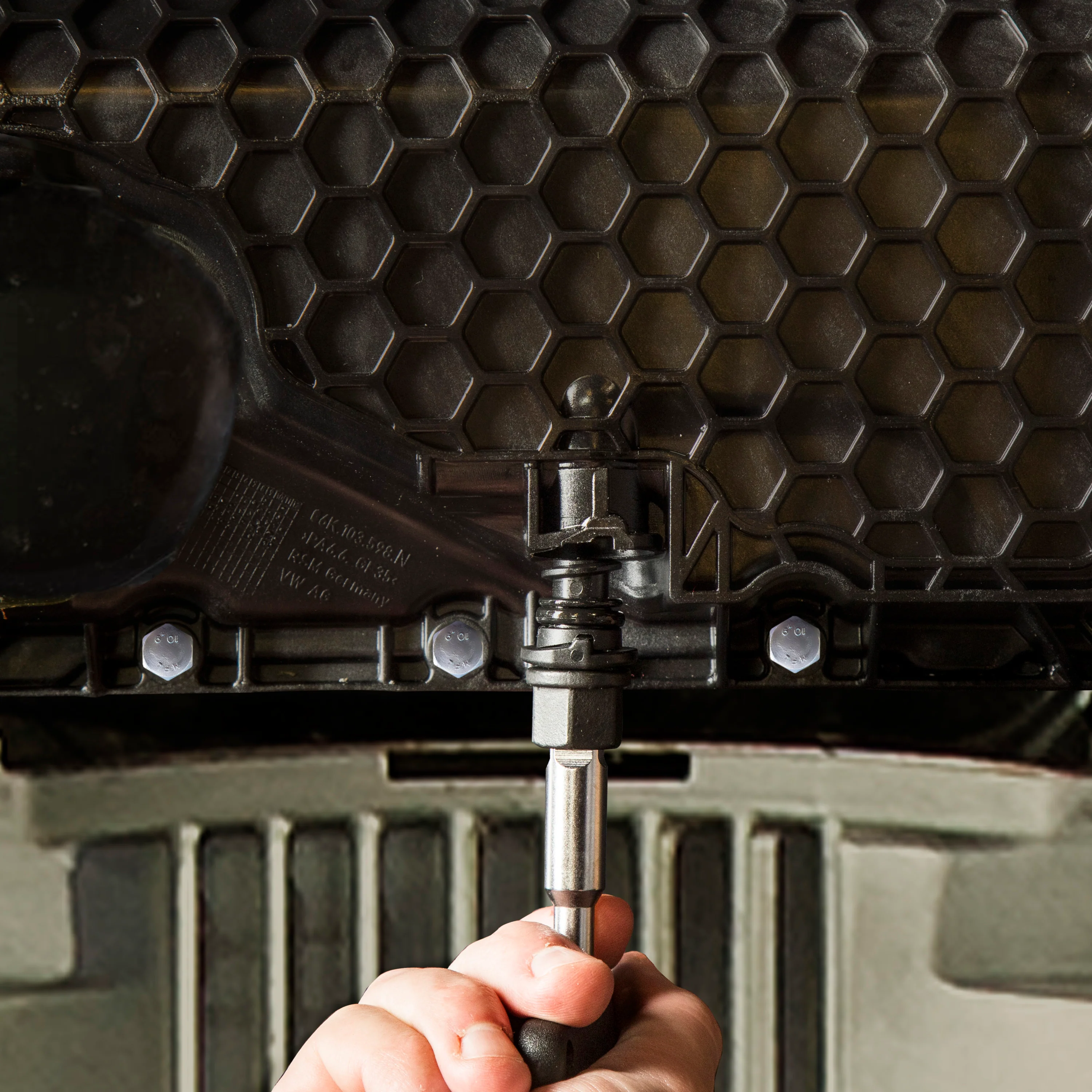 6-Piece Oil Drain Plug Wrench Kit for Installing and Removing Plastic Oil Drain Plugs and Bolts - Image 8