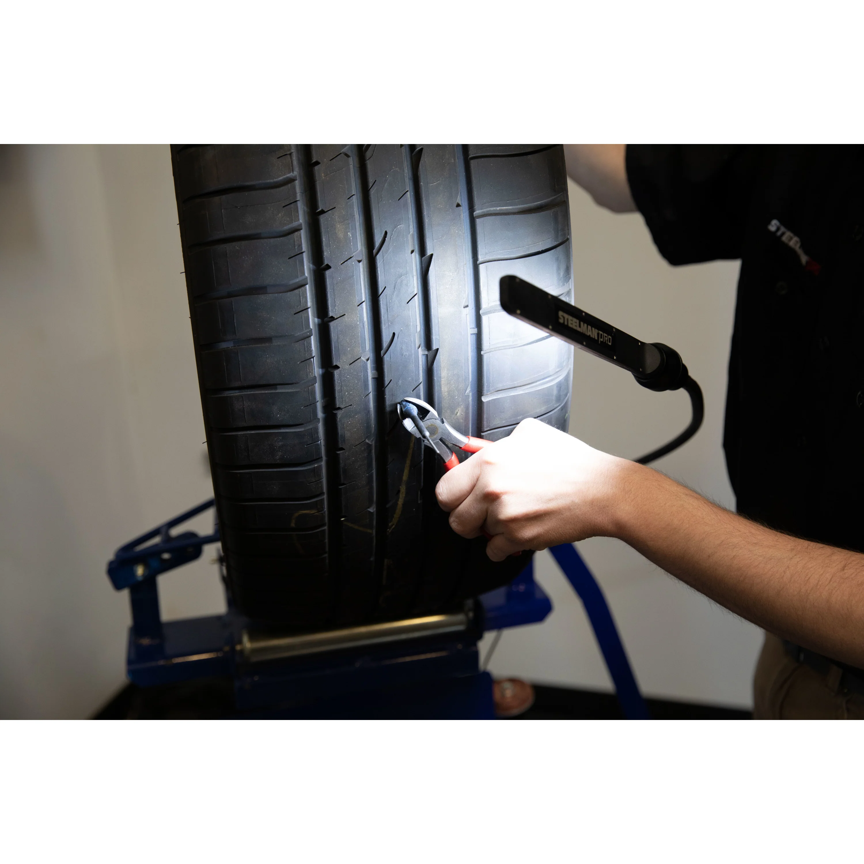 340-Lumen LED Slim Bar Light Kit for TireJim / Tire Spreader with AC Wall Plug-in - Image 8