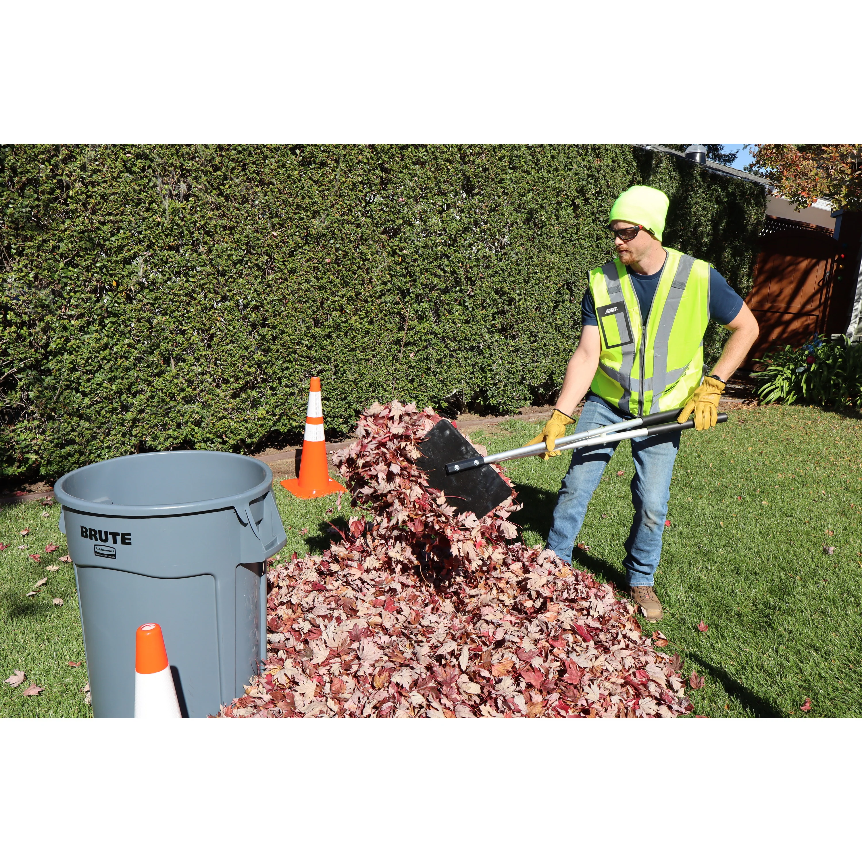 42-inch Yard Waste and Leaf Pickup Tool - Image 10