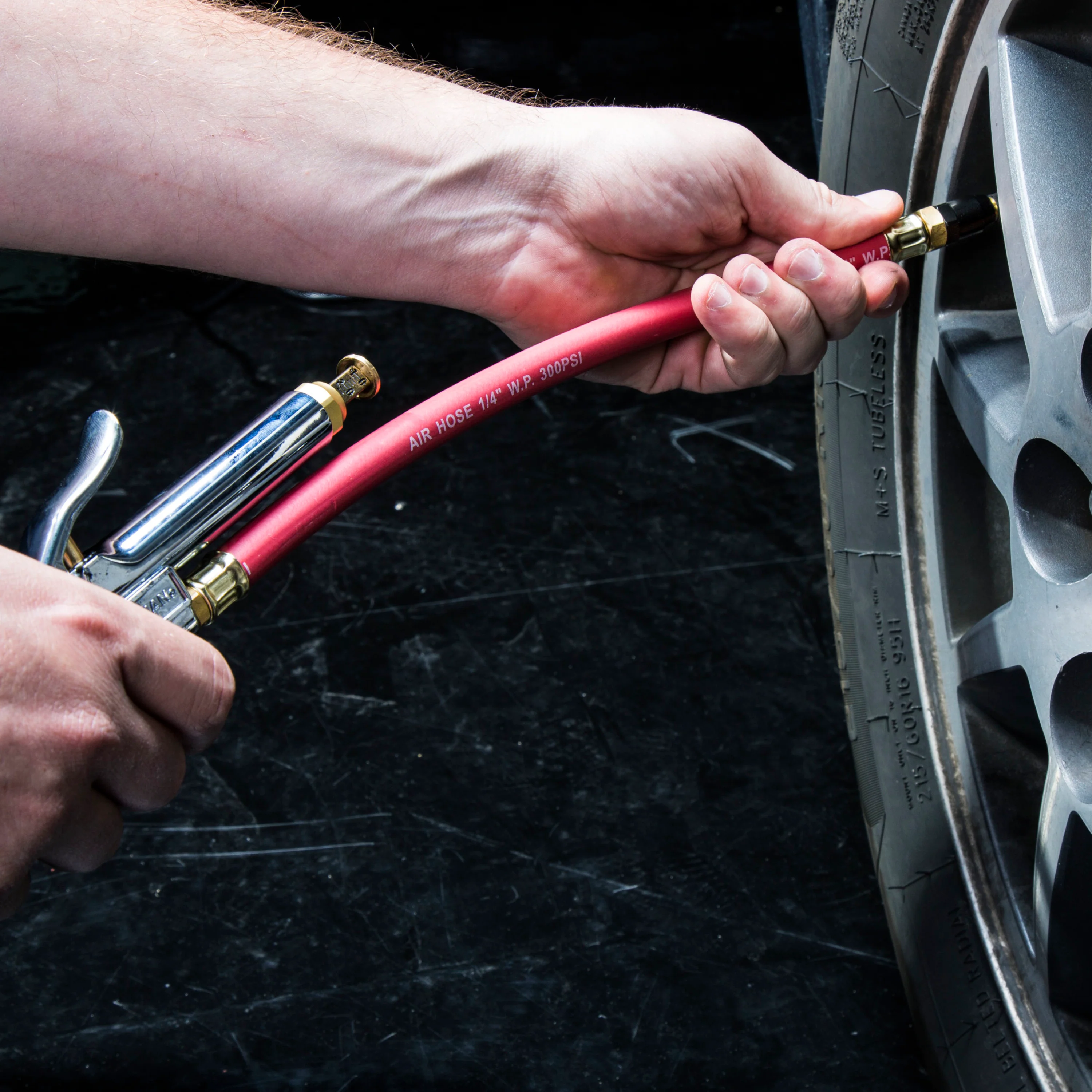 Straight Chuck Tire Inflator with Built-In Gauge and 12-Inch Hose - Image 6